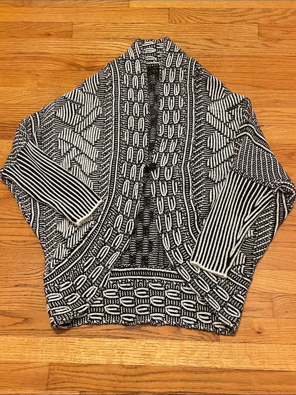 Harve Benard Geometric Chunky Knit Cardigan Sweater Black White Toggle Closure